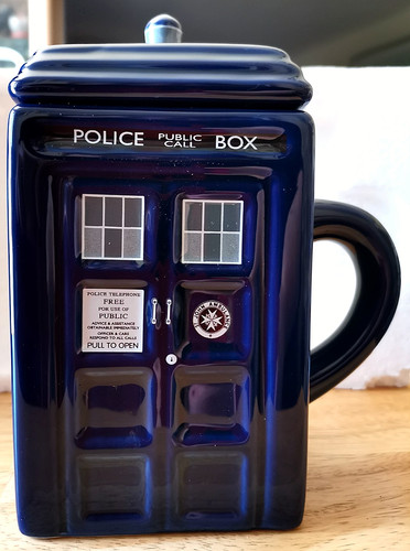Doctor who tardis mug with - tardis, lid