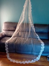 White wedding veil single tier chapel length lace and diamante edge V617