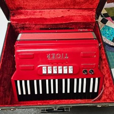 Titano Tiger Accordion Red