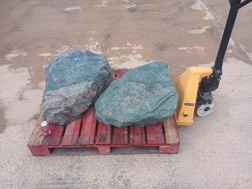 Large granite garden - , 2