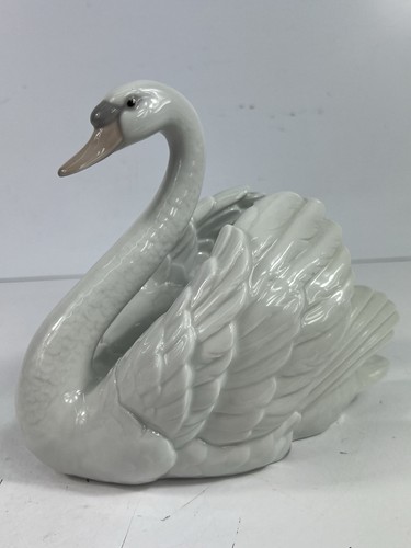 Lladro swan planter vase - planter/,