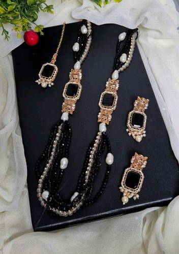 Black long necklace - with, side