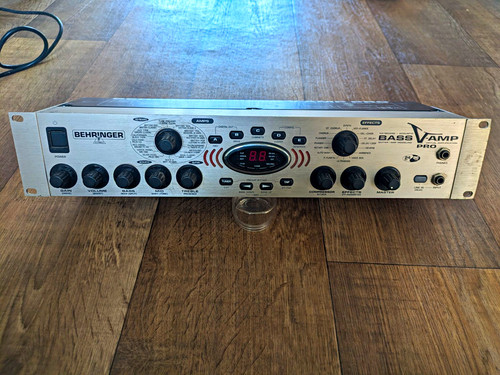Behringer bass amp - bass, v-amp