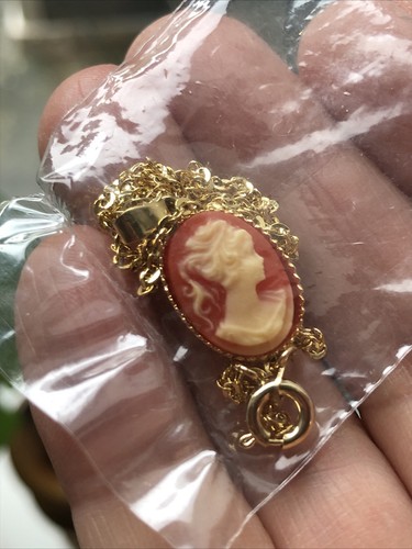 Vintage tiny cameo pendant - vintage,