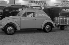 A monowheel trailer fitted to a Volkswagen beetle Motor Show 1960 Car Old Photo