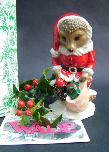 Santa hedgehog figurine wade - hedgehog,