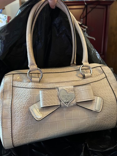 Guess hearts collection patent - hearts,