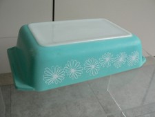 Vintage Pyrex Gaiety Daisy Casserole Dish Spacesaver 2162 Turquoise