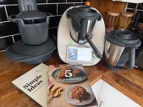 Thermomix tm6 with second - second, bowl