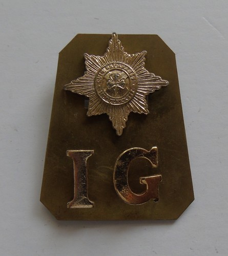Irish guards shoulder - shoulder,