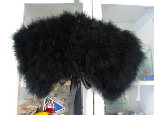 Debut black natural feather - black,