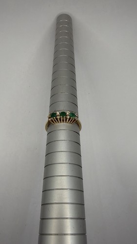 9ct yellow gold emerald - 9ct, cz