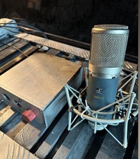 SE Electronics Z5600A MKII Valve/Tube Microphone Set Complete With Original Case