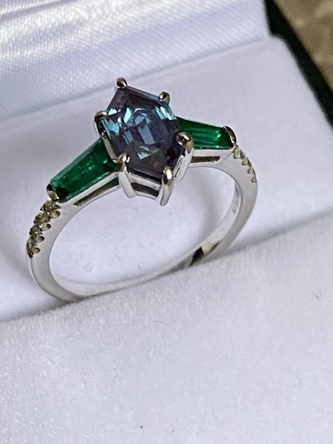 Gold ring alexandrite - gold,