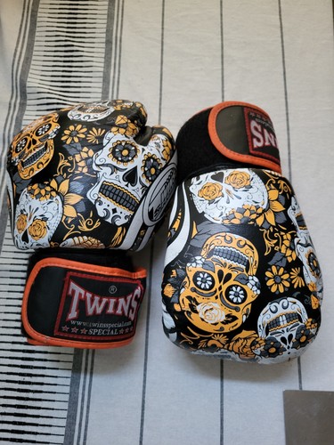 Twins boxing gloves - boxing,