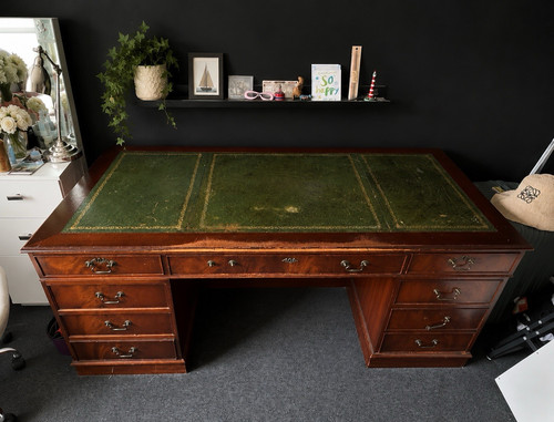 Dark wood executive pedestal - dark,