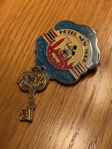 Disney pin badge disneyland - disney,
