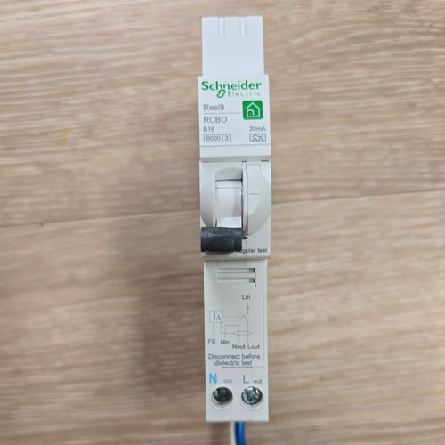 Schneider resi r9d87816 16 - 9,