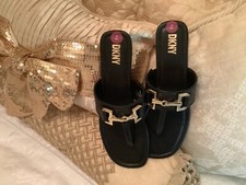 DKNY  Womens Flip Flops