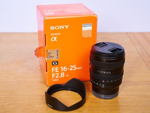 Sony 25mm 8 g - f2.8,