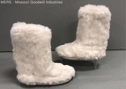 White fur snow boots apres - fur, ski