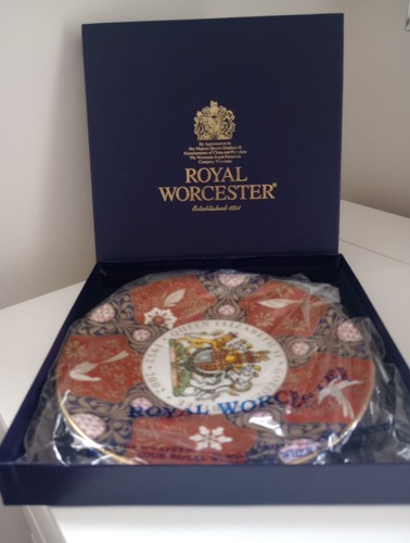 New royal worcester queen - new,