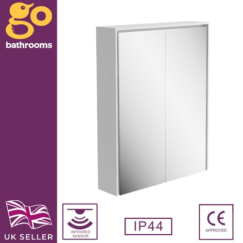 White mirrored bathroom - white,