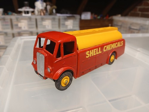 Dinky toys aec monarch - toys,