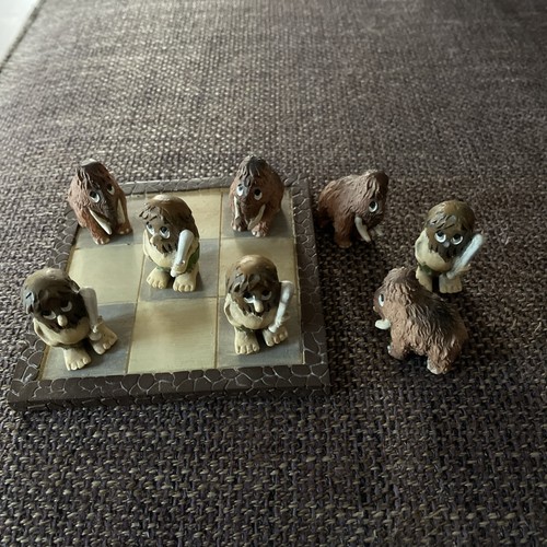 Tic tac toe noughts - toe, &