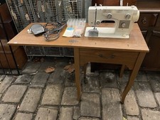Vintage New Home Model 690 sewing machine sturdy foldaway sewing table + Access