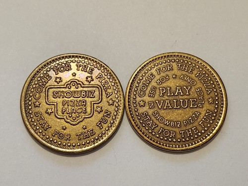 Showbiz pizza brass token - pizza,