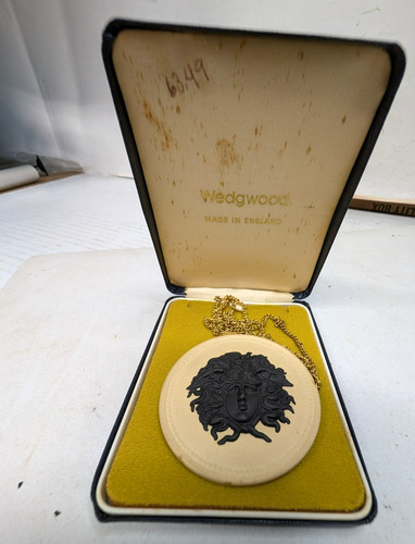 Vintage wedgewood pendant gold - vintage,