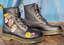 Women's Size 7 DR. MARTENS