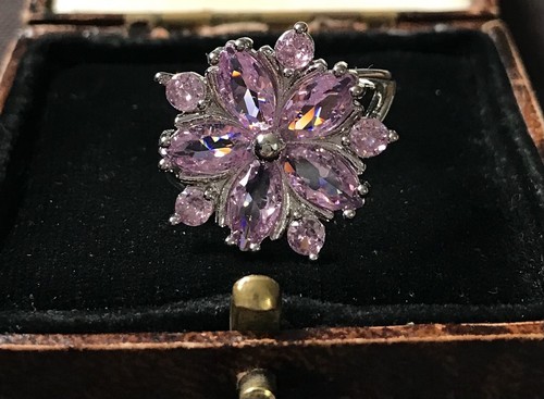 Vintage style jewellery pink - style,