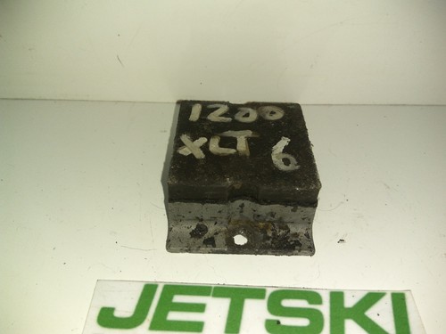 Yamaha engine mount 1200 - engine,