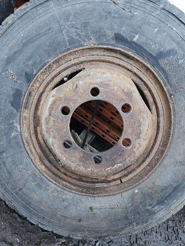 Bedford r16 6 stud - 8.25,