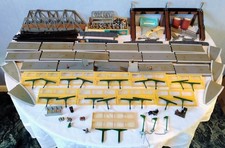OO Gauge Model Railway Train Station Platform Bridges People Figures Accessories
