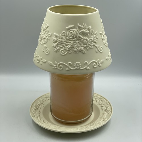 Yankee candle white floral - candle, •