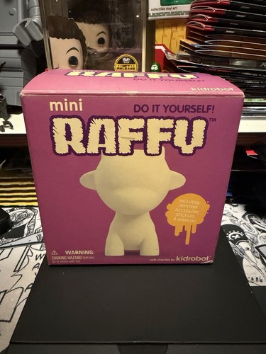 Kidrobot munnyworld raffy - kidrobot,