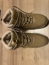 A Pair Of Size 5 Women’s