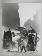 Hatfield Moor Oil Rig Fire Blow-Out Boots Hansen UK 1981 VTG Press Photo