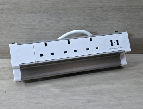 Boxed desk clamp - power, outlet
