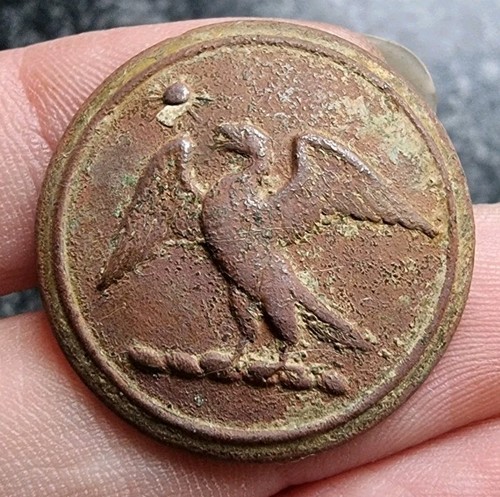 Antique livery button eagle - livery,