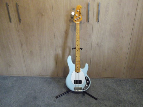 Sterling stingray short - sterling, scale