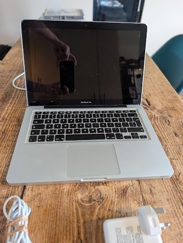 Apple macbook pro - pro, (mid