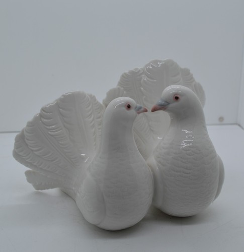 Lladro couple doves kissing - of,