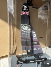 LAND ROVER BAR – CATAMARAN