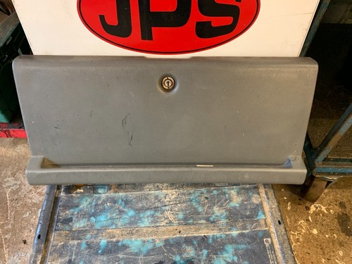 Glovebox door front - front, panel