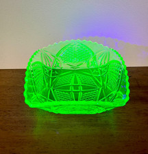 Vintage uranium square glass