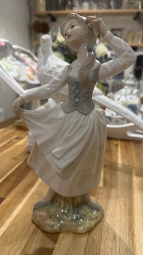 Large porcelain figurine girl - porcelain,